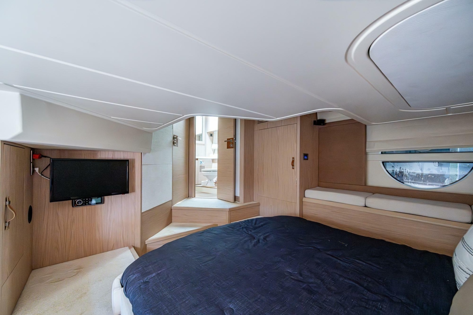 2015 Beneteau Monte Carlo 4