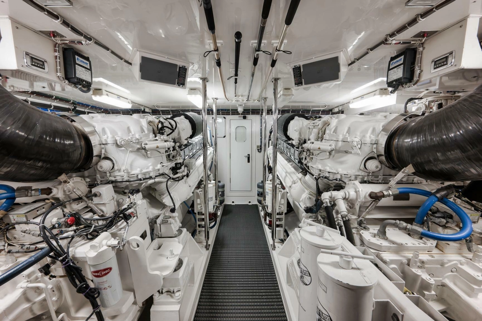 2015 Hatteras GT70