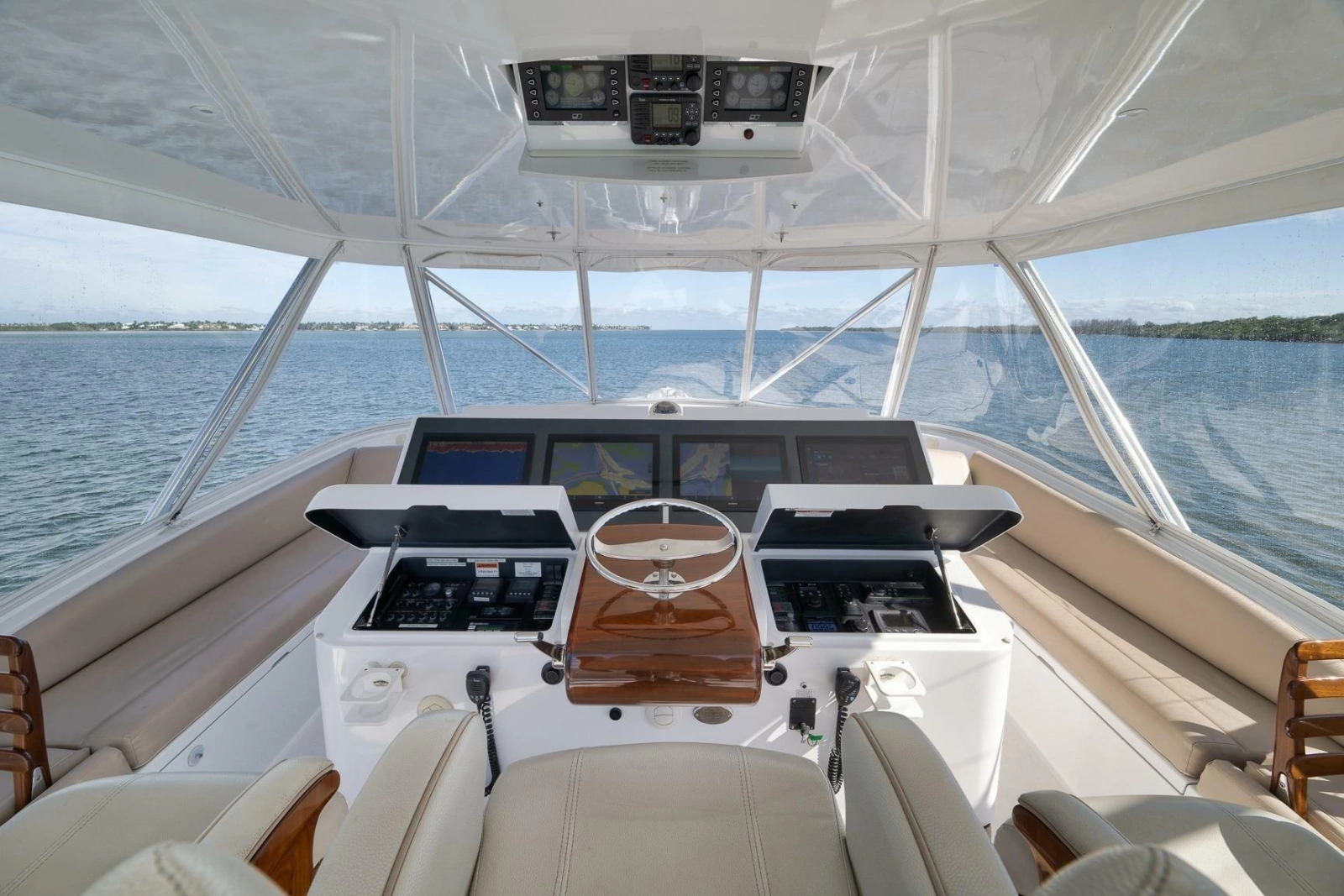 2015 Hatteras GT70