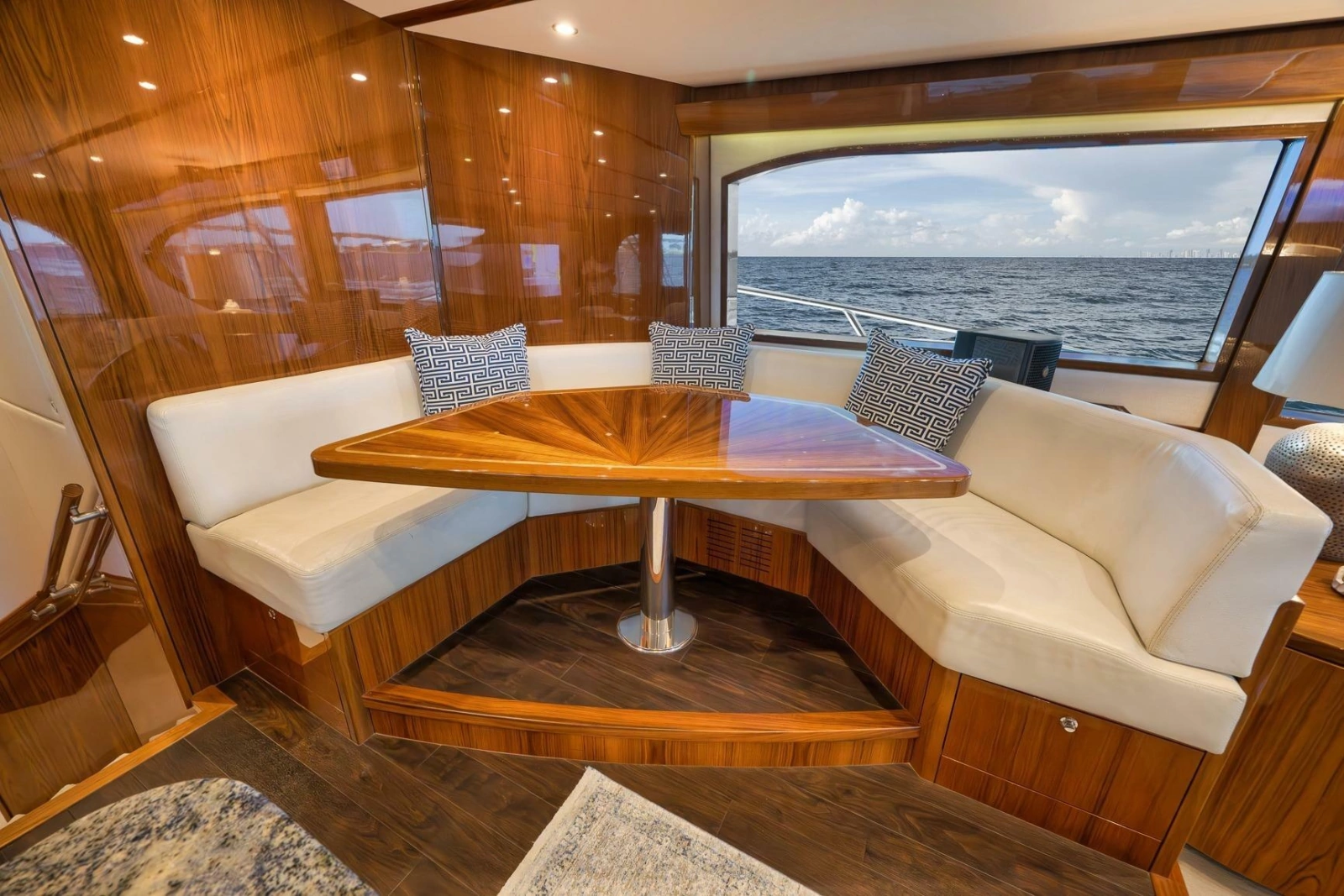 2015 Hatteras GT70