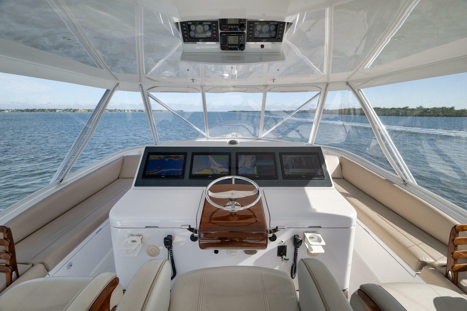 2015 Hatteras GT70