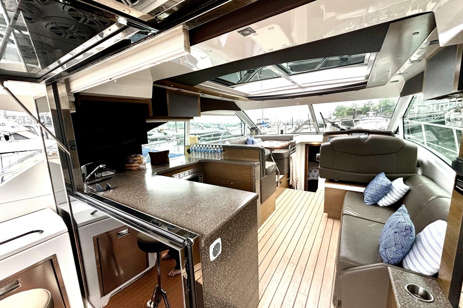 2014 Cruisers Yachts 45 Cantius