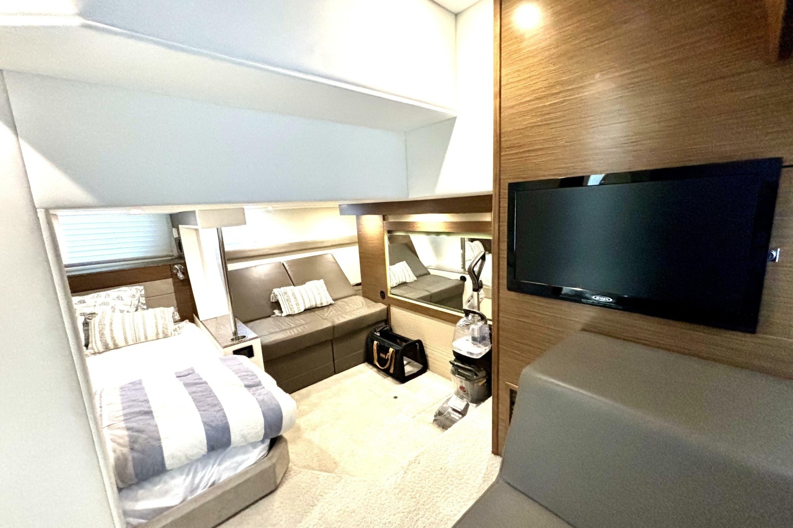 2014 Cruisers Yachts 45 Cantius
