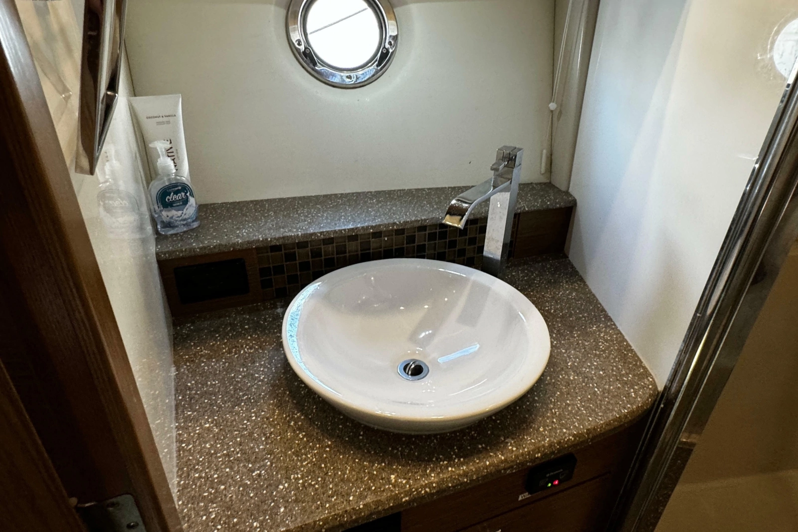 2014 Cruisers Yachts 45 Cantius