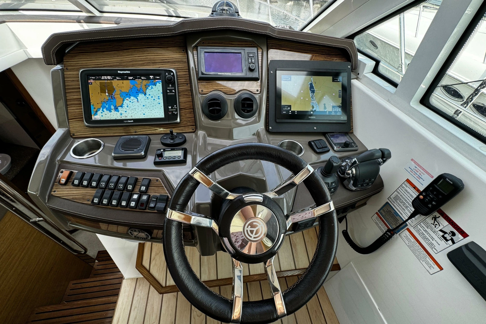 2014 Cruisers Yachts 45 Cantius