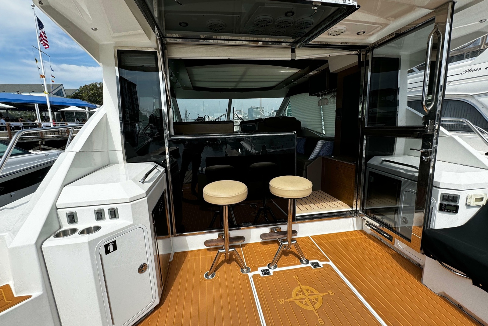 2014 Cruisers Yachts 45 Cantius