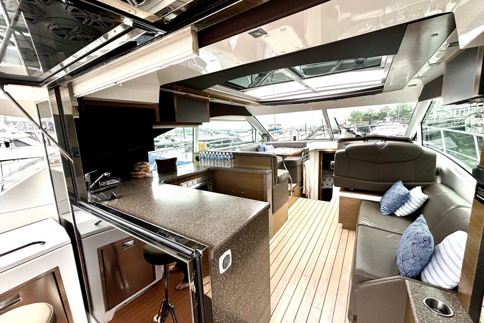 2014 Cruisers Yachts 45 Cantius