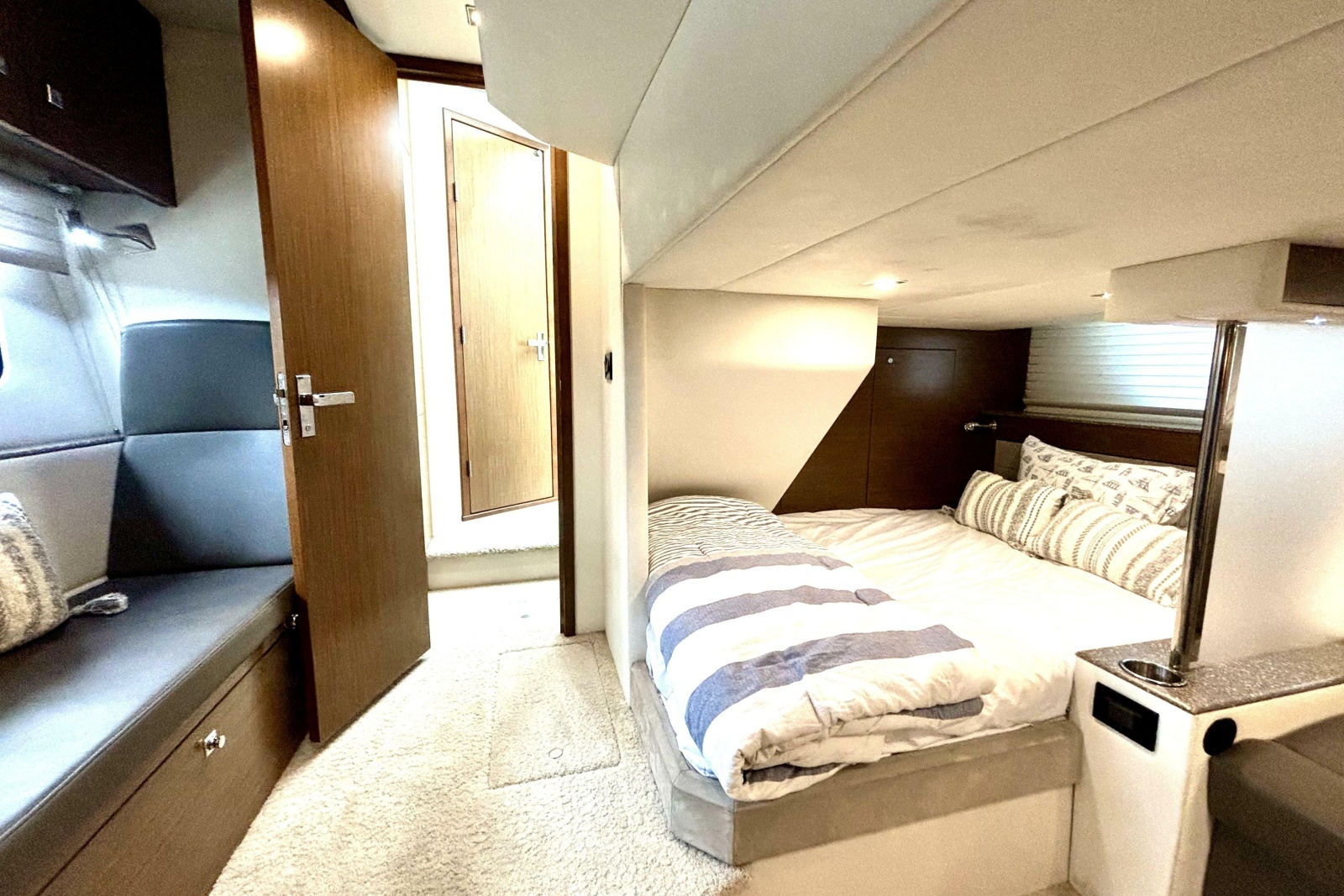 2014 Cruisers Yachts 45 Cantius