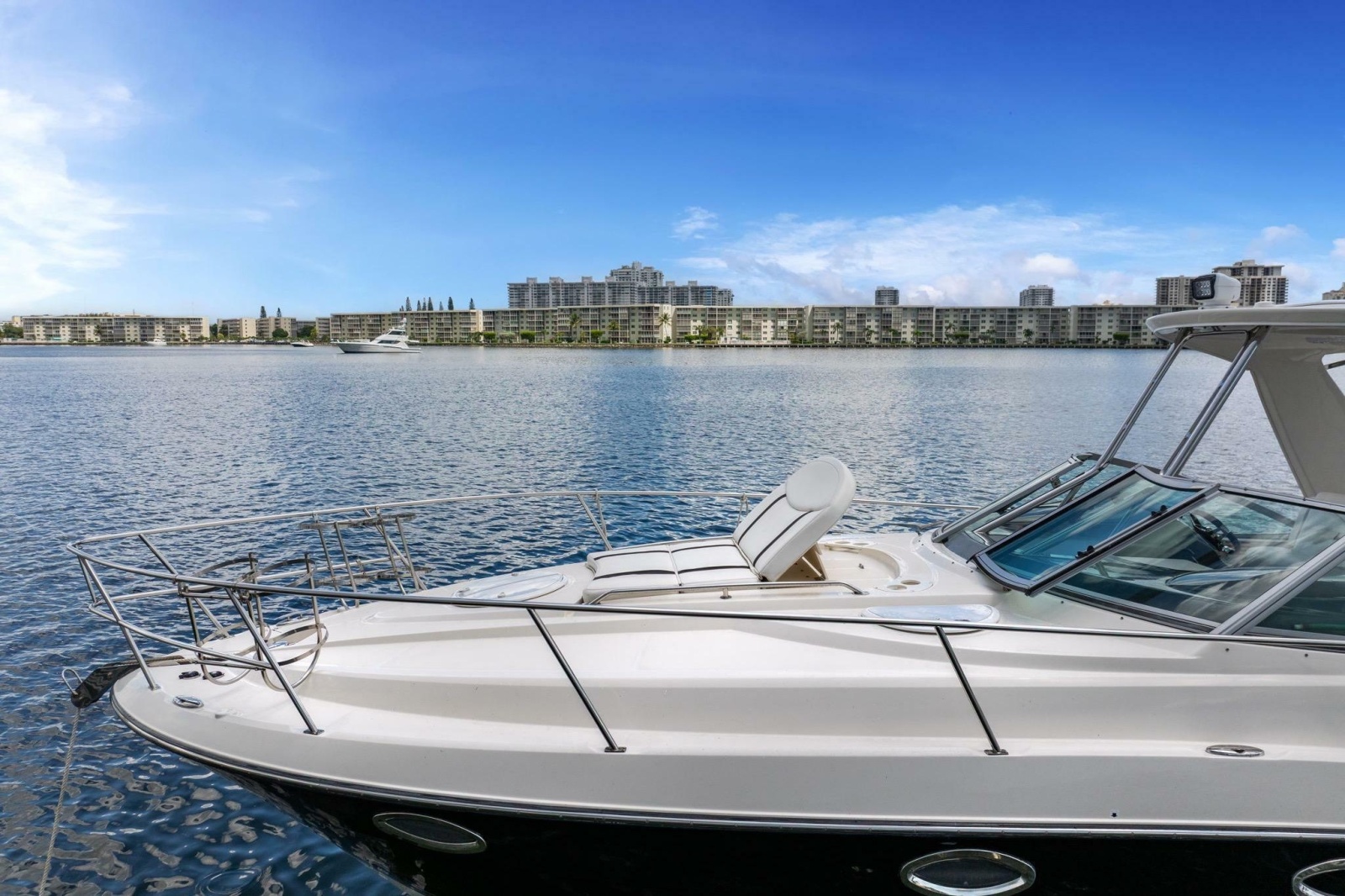 2014 Monterey 320 Sport Yacht