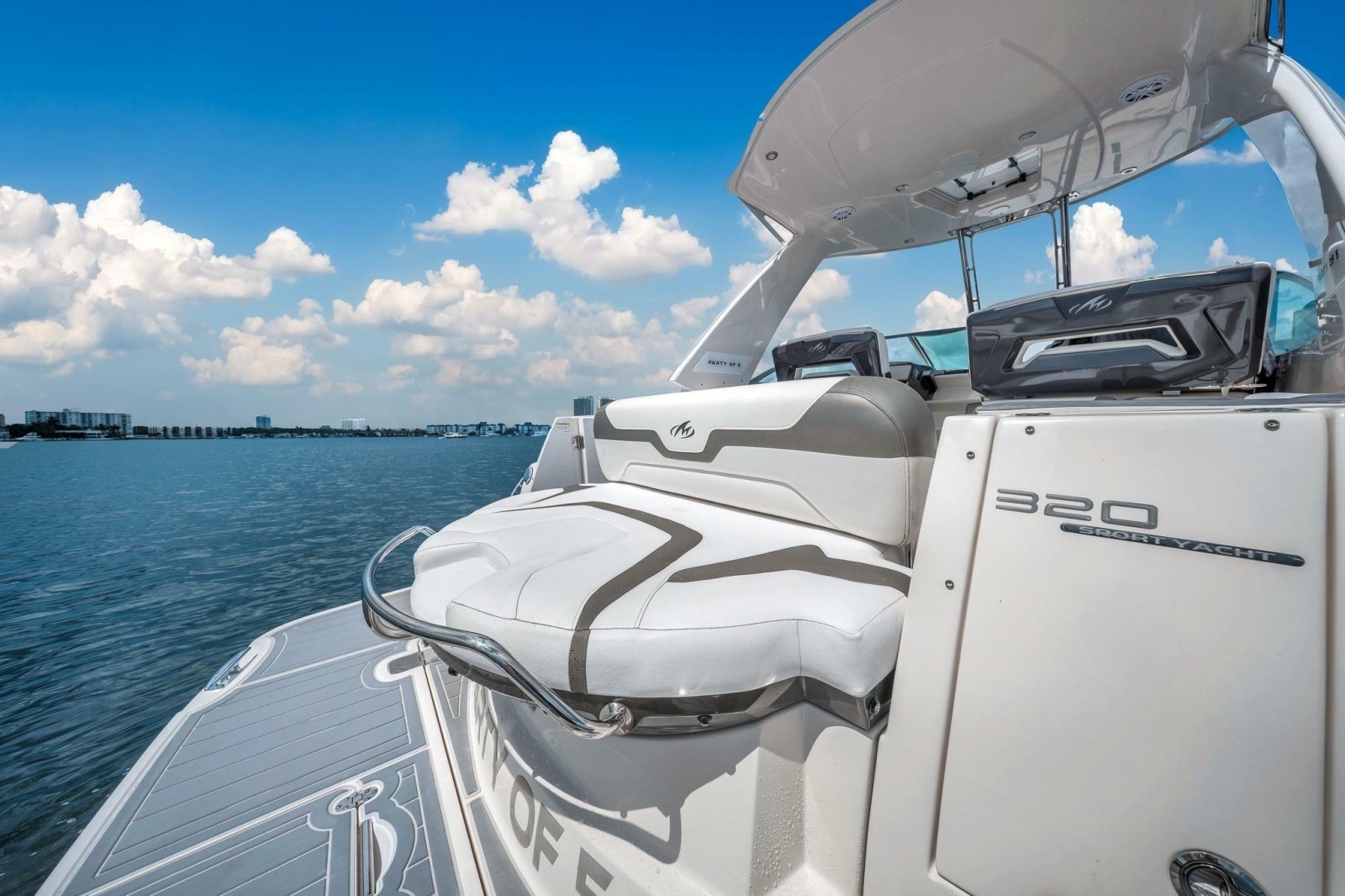 2014 Monterey 320 Sport Yacht