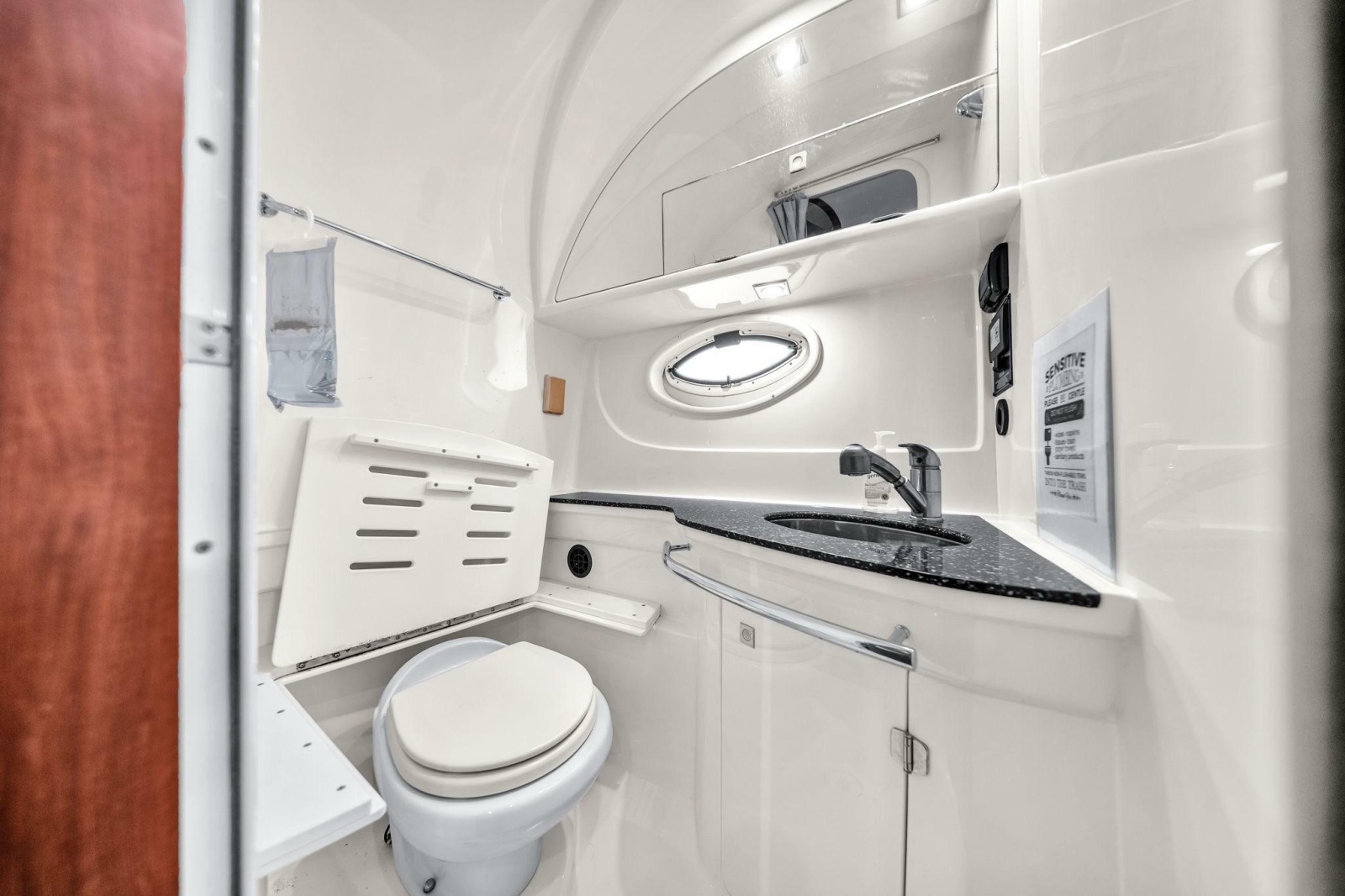 2014 Monterey 320 Sport Yacht