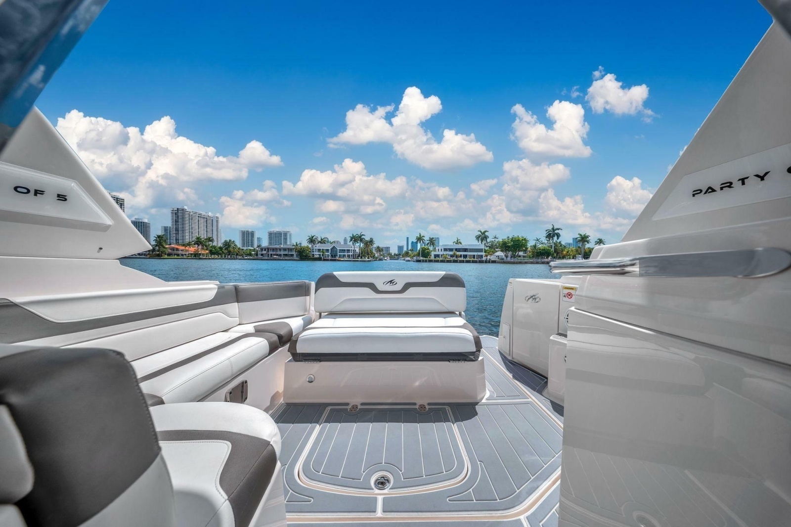 2014 Monterey 320 Sport Yacht