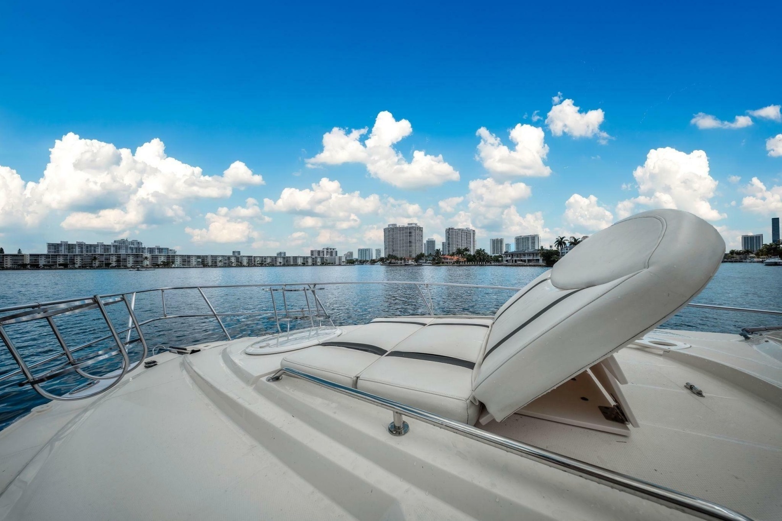 2014 Monterey 320 Sport Yacht