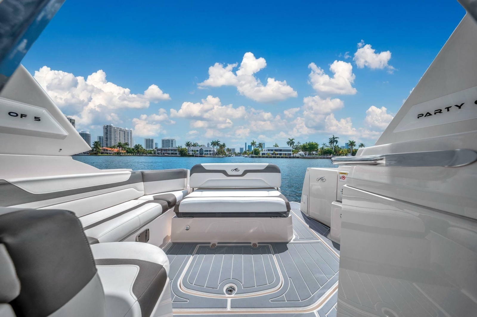 2014 Monterey 320 Sport Yacht