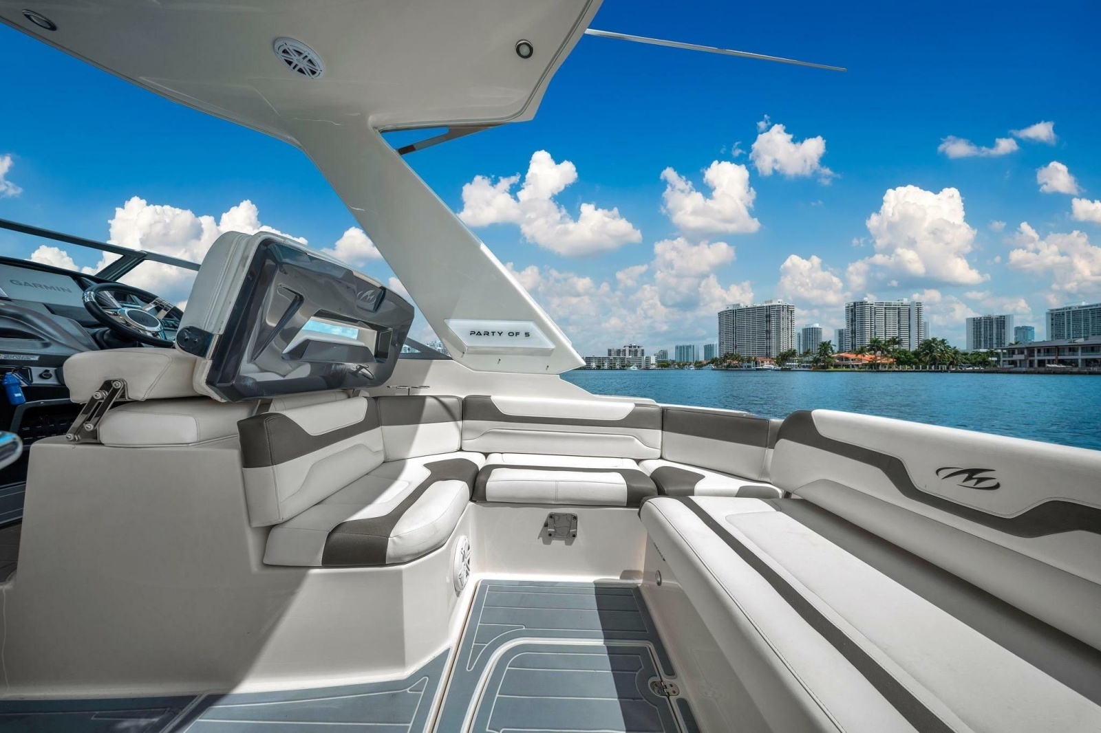 2014 Monterey 320 Sport Yacht