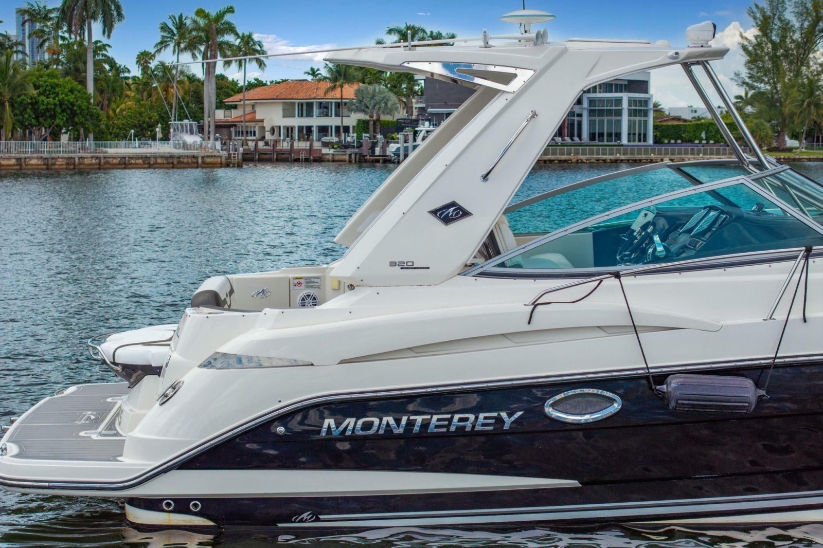 2014 Monterey 320 Sport Yacht