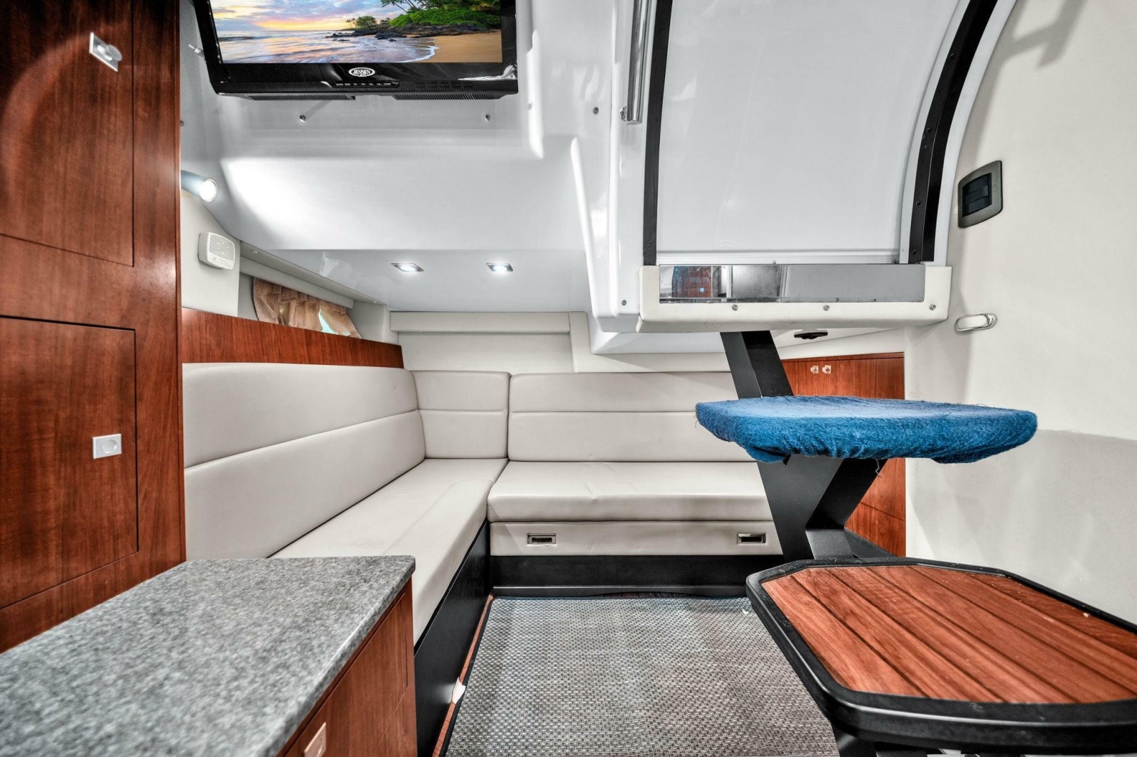 2014 Monterey 320 Sport Yacht