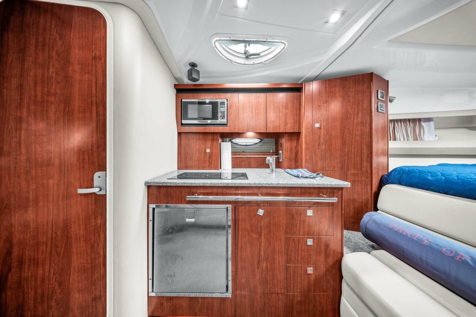 2014 Monterey 320 Sport Yacht