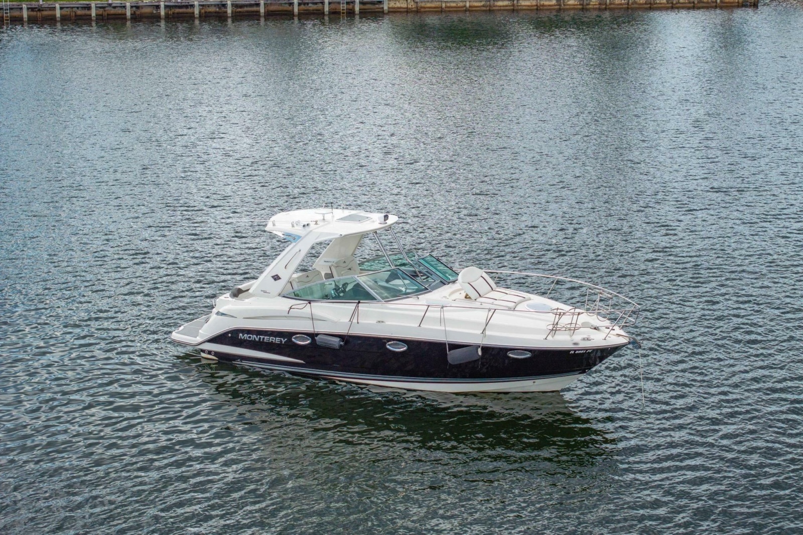 2014 Monterey 320 Sport Yacht