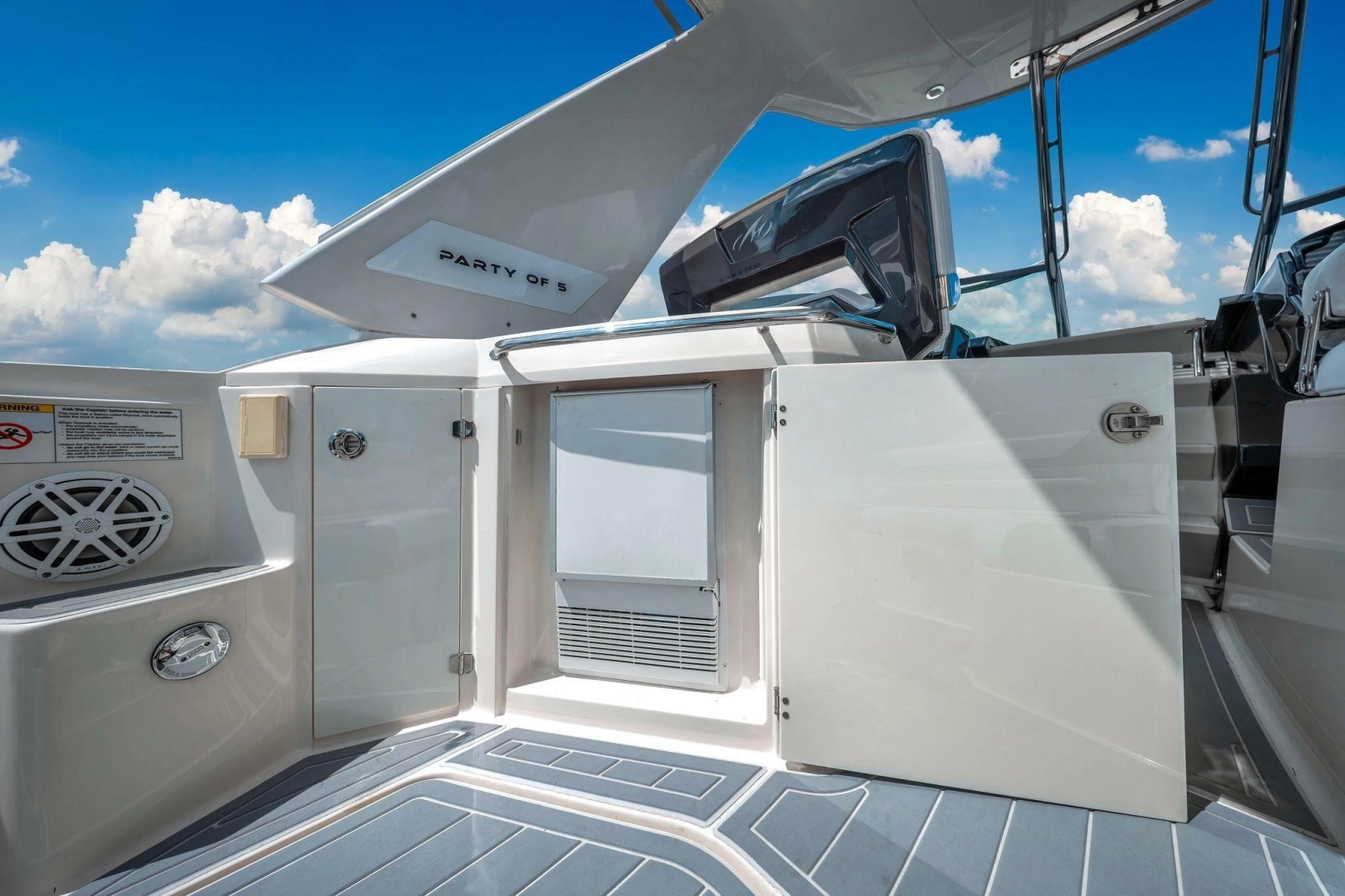 2014 Monterey 320 Sport Yacht