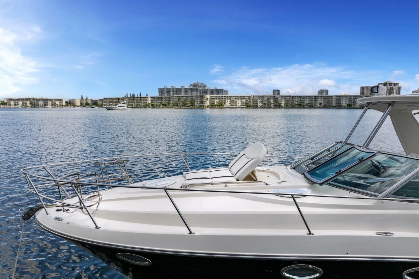 2014 Monterey 320 Sport Yacht