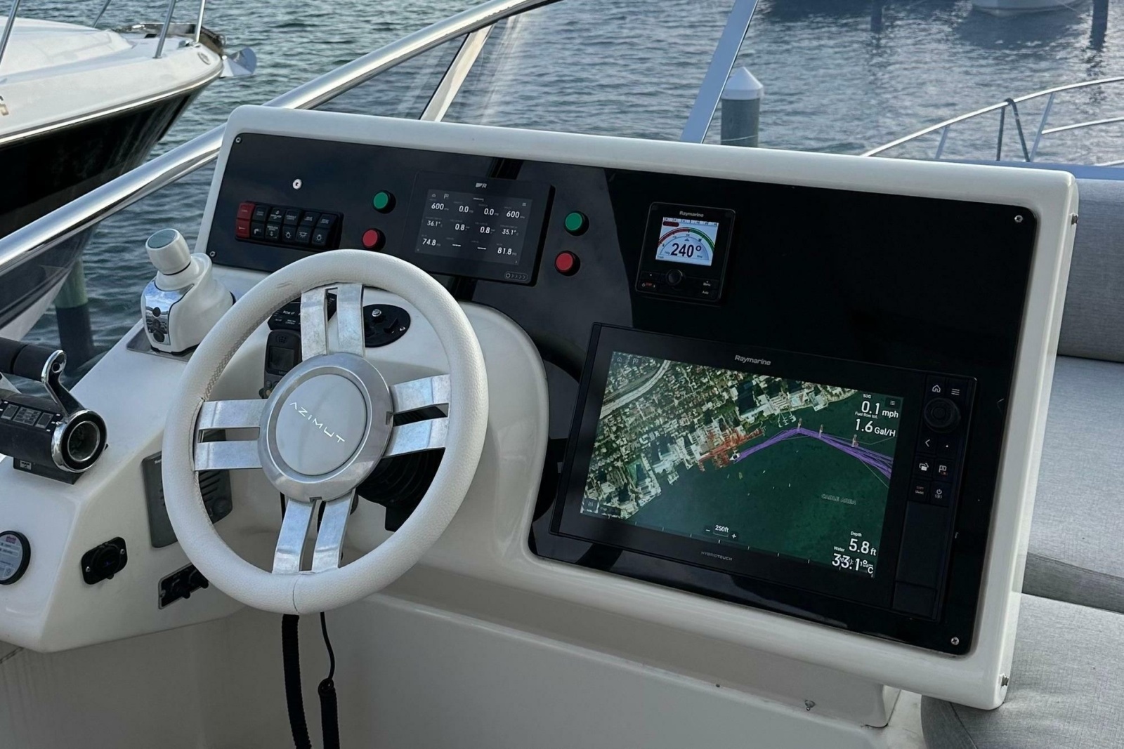 2013 Azimut Fly 53