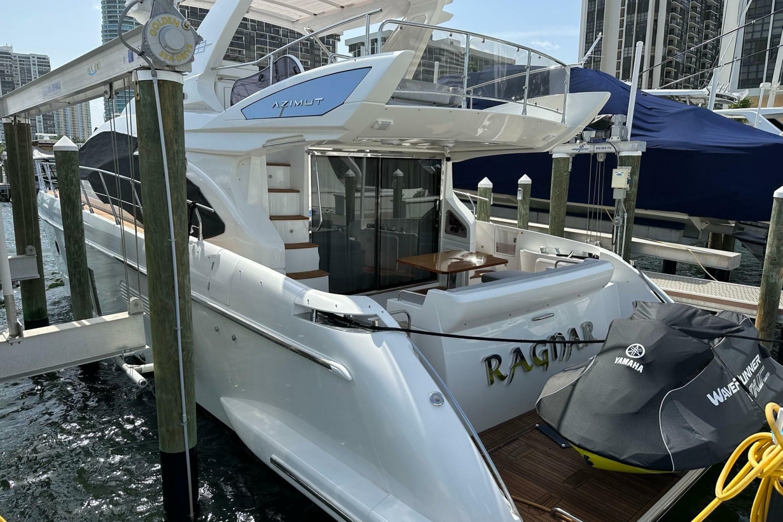 2013 Azimut Fly 53