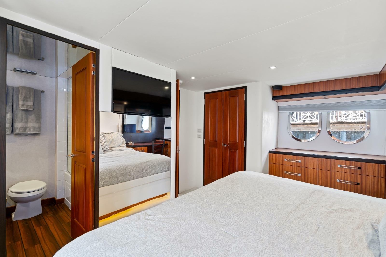 2013 Hatteras 60 Motor Yacht