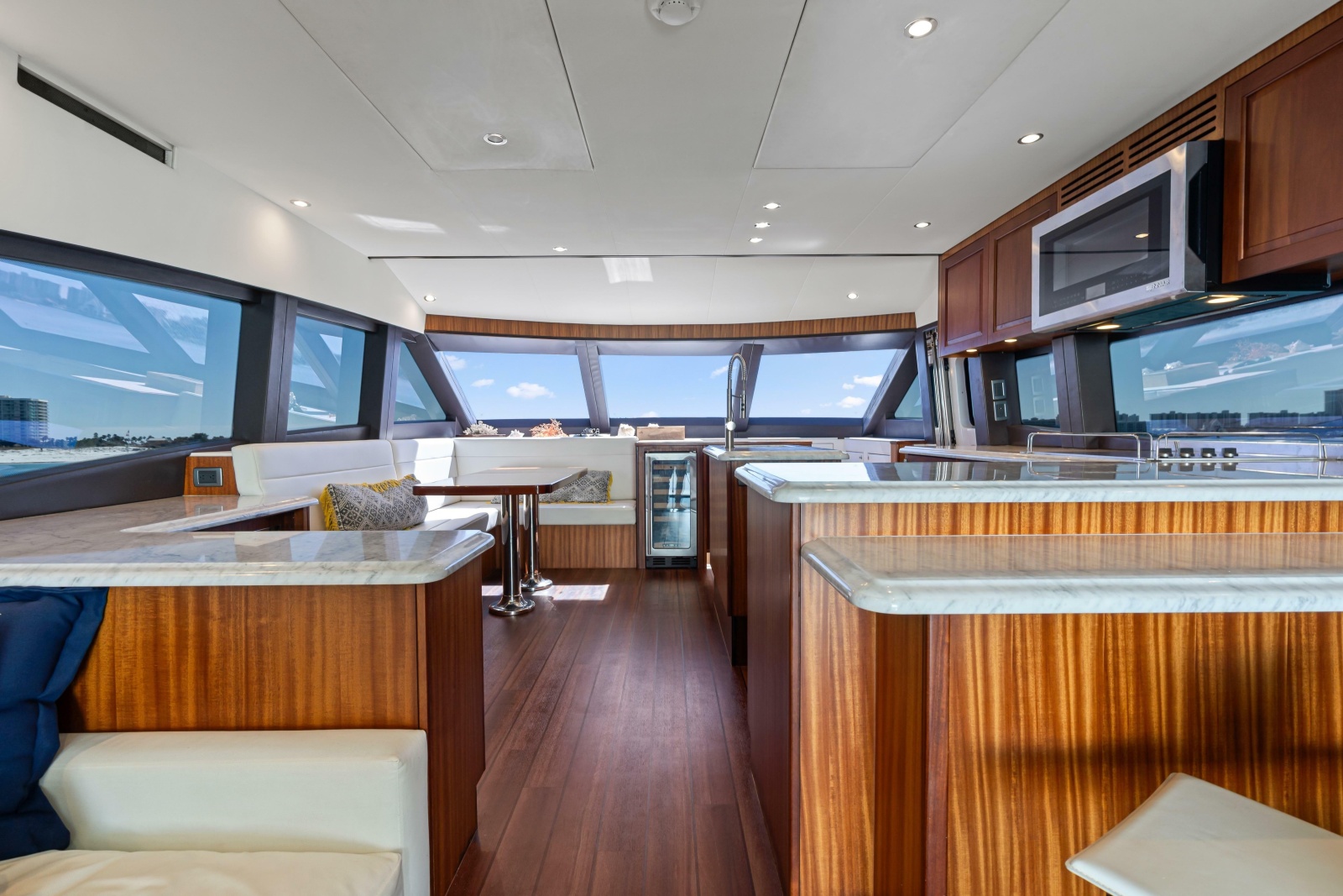 2013 Hatteras 60 Motor Yacht