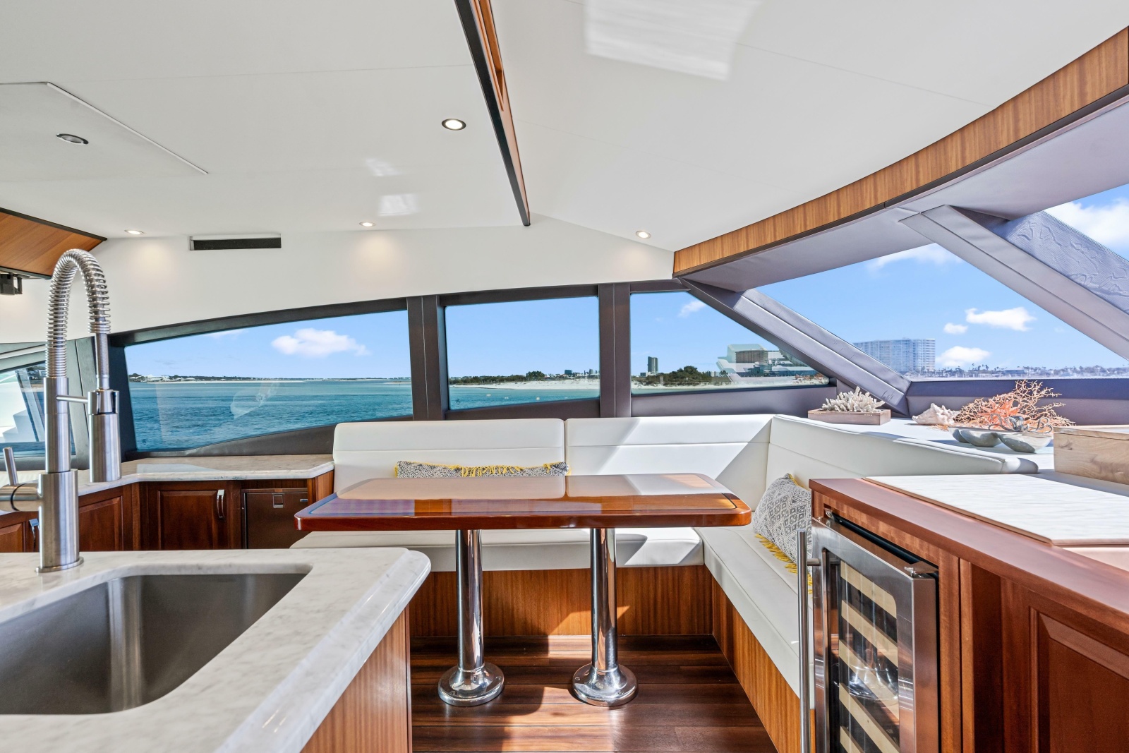2013 Hatteras 60 Motor Yacht