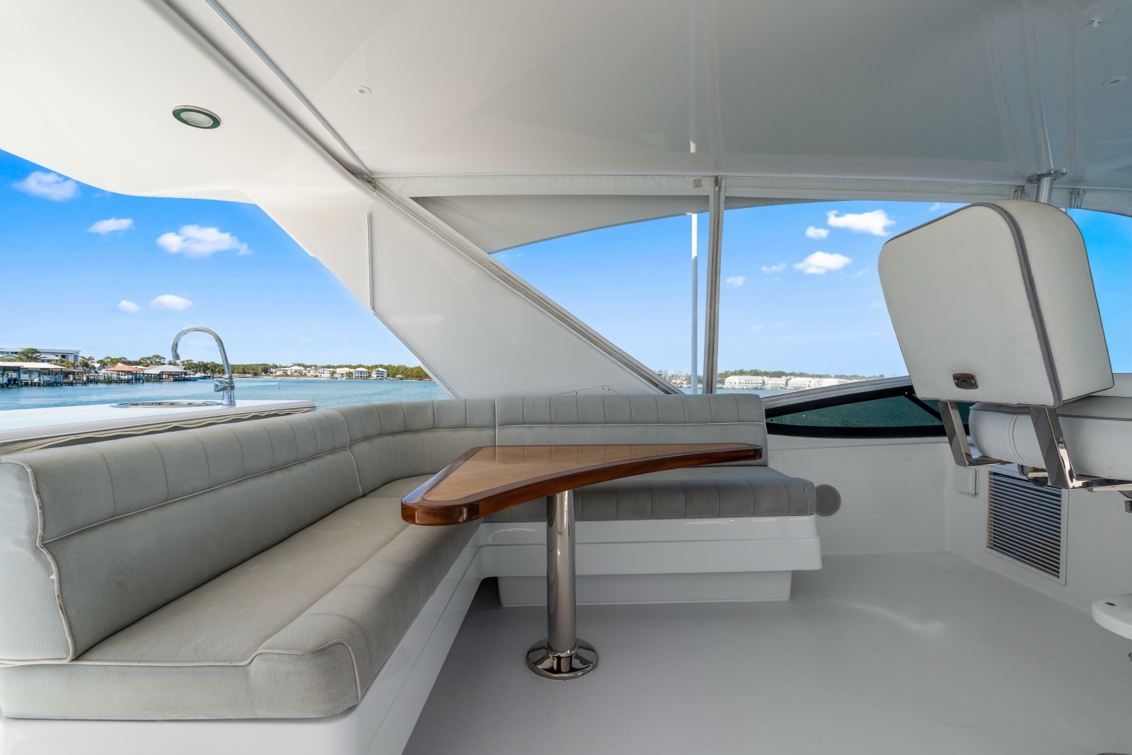 2013 Hatteras 60 Motor Yacht