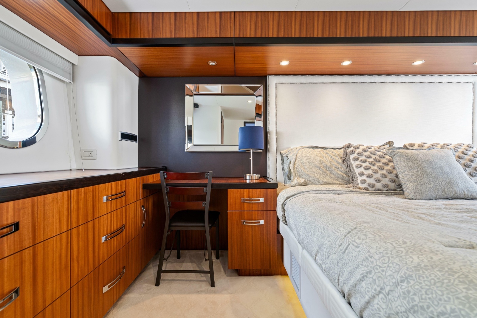 2013 Hatteras 60 Motor Yacht