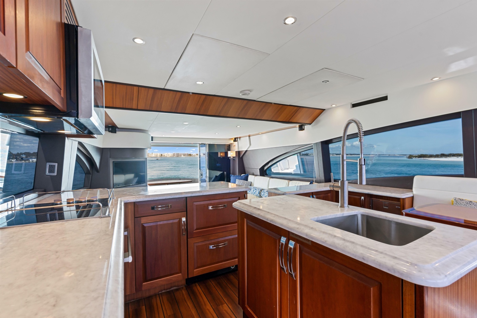 2013 Hatteras 60 Motor Yacht