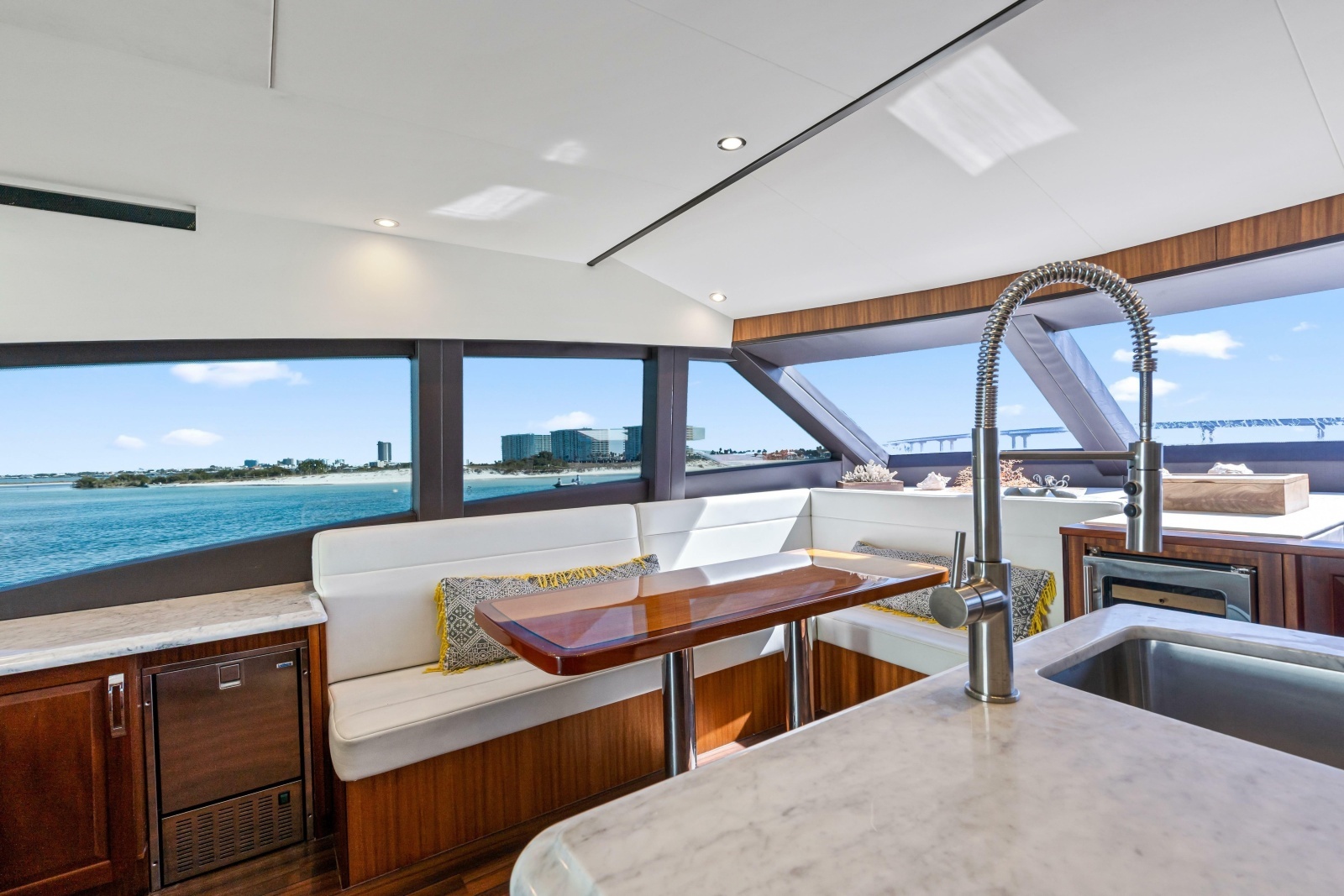 2013 Hatteras 60 Motor Yacht
