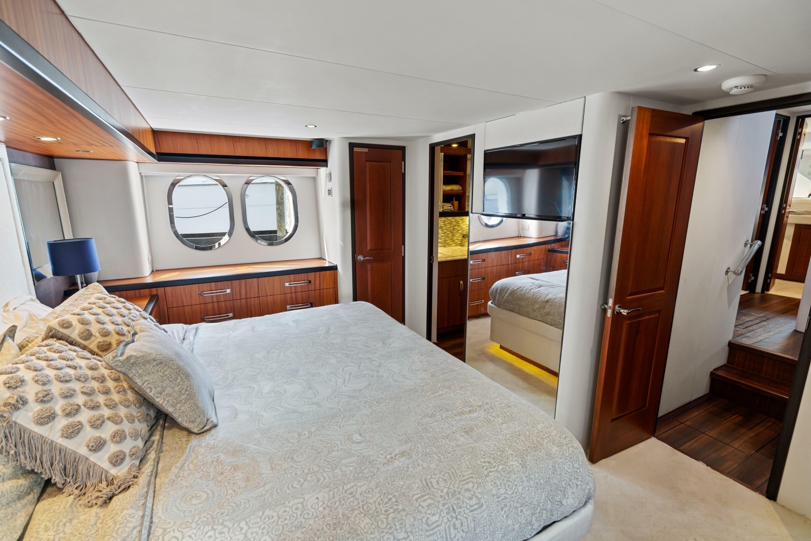 2013 Hatteras 60 Motor Yacht