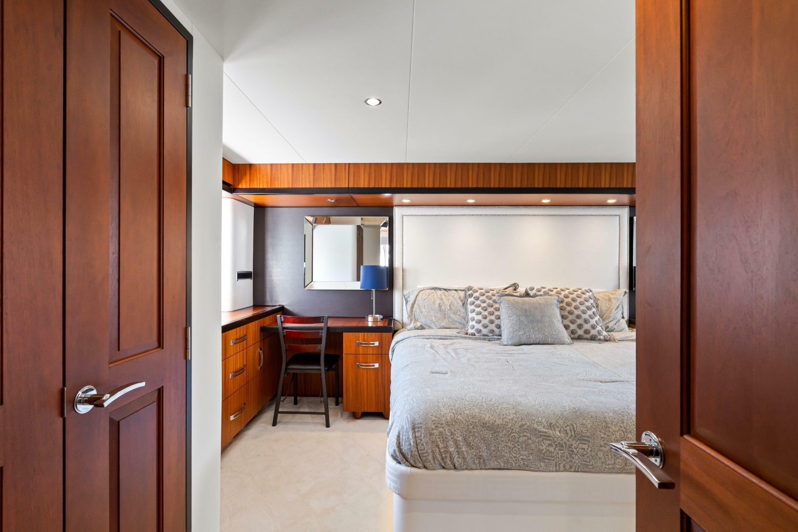2013 Hatteras 60 Motor Yacht