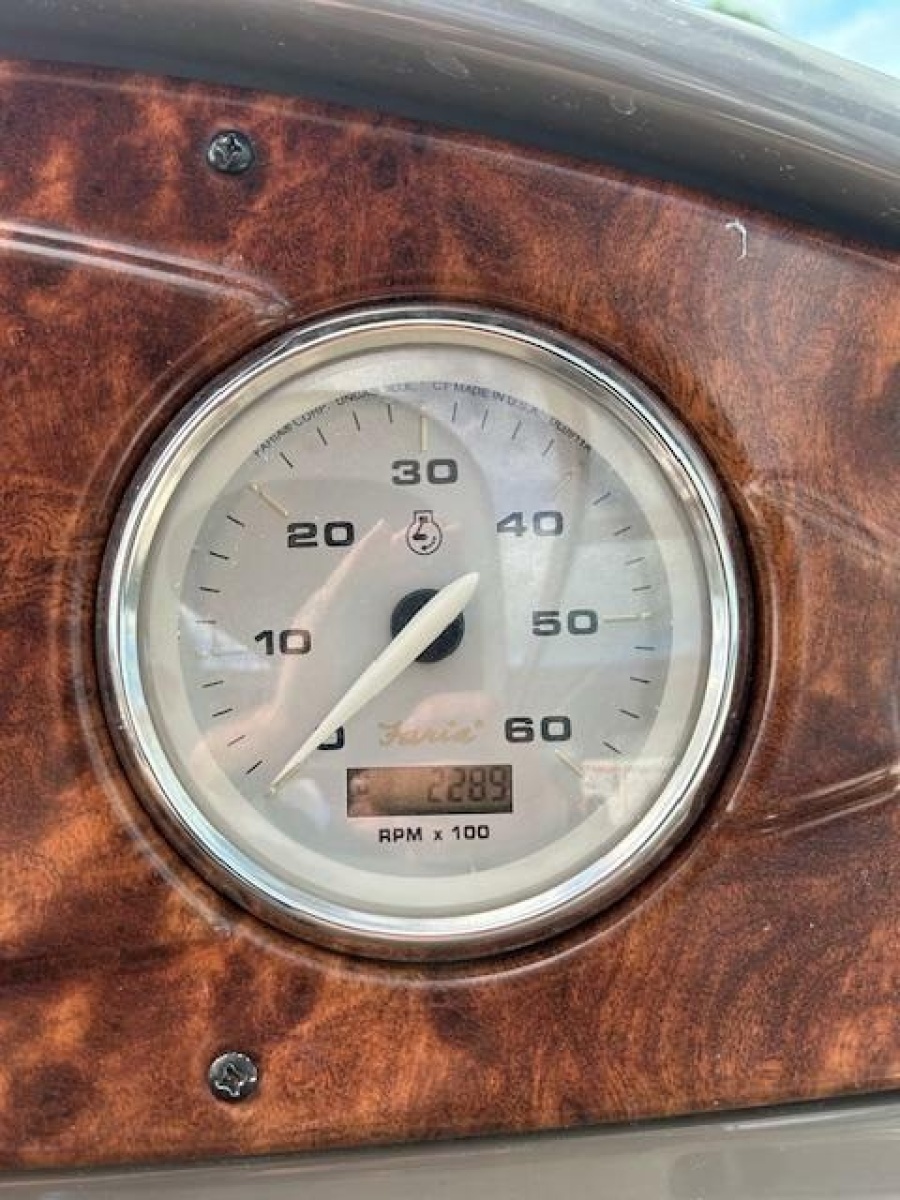 2013 Rinker 290 Express Cruiser