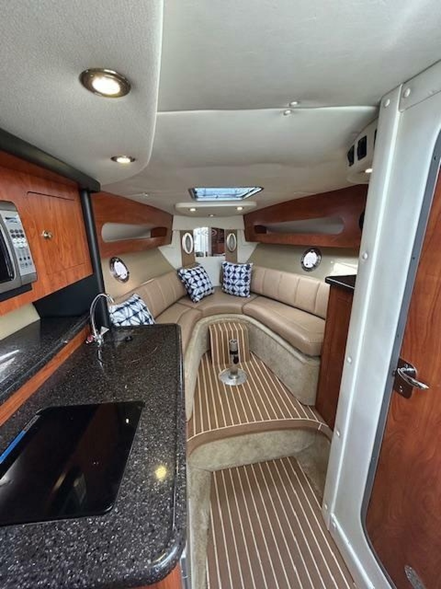 2013 Rinker 290 Express Cruiser