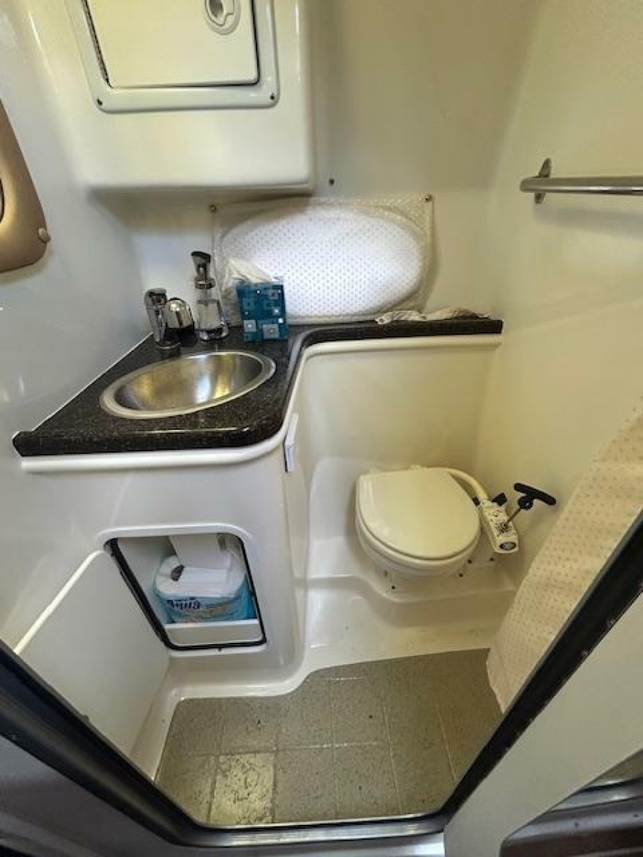 2013 Rinker 290 Express Cruiser