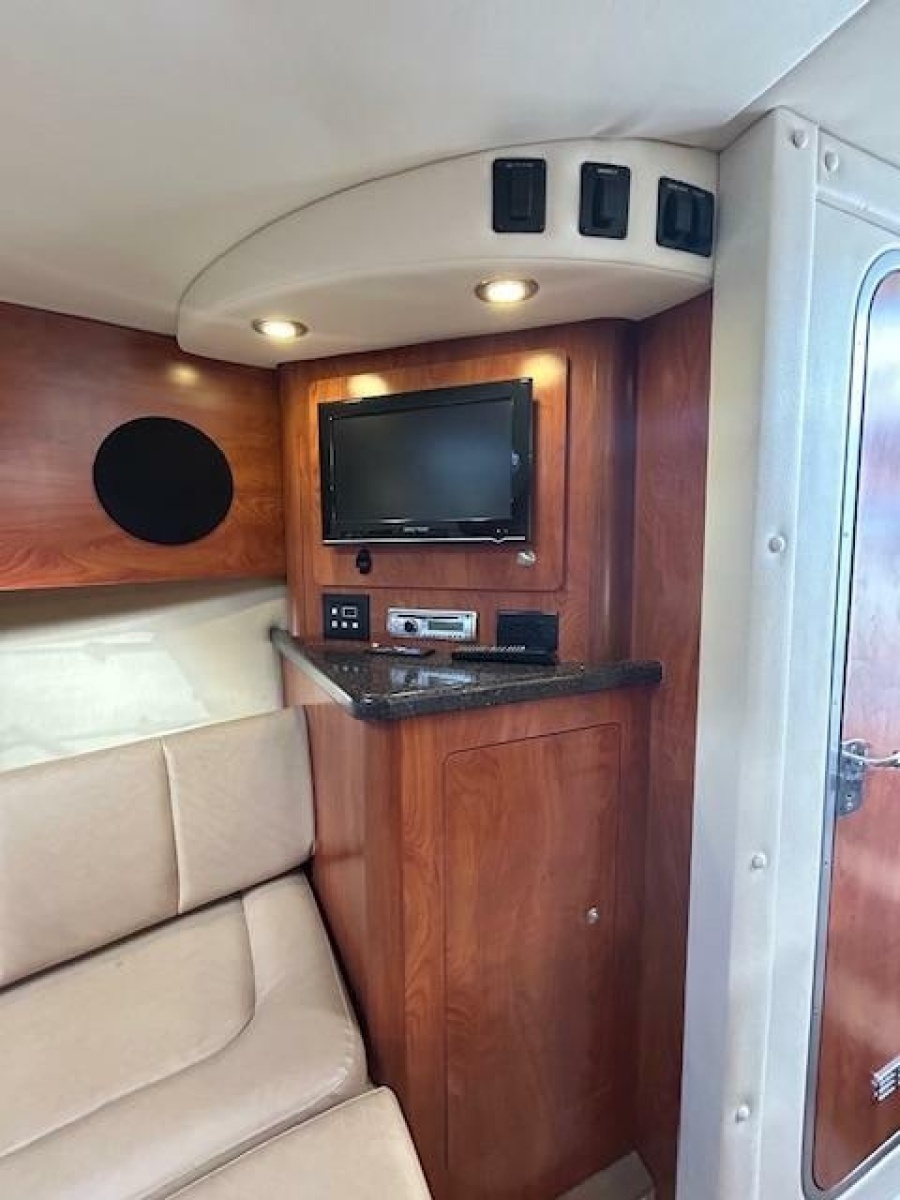 2013 Rinker 290 Express Cruiser