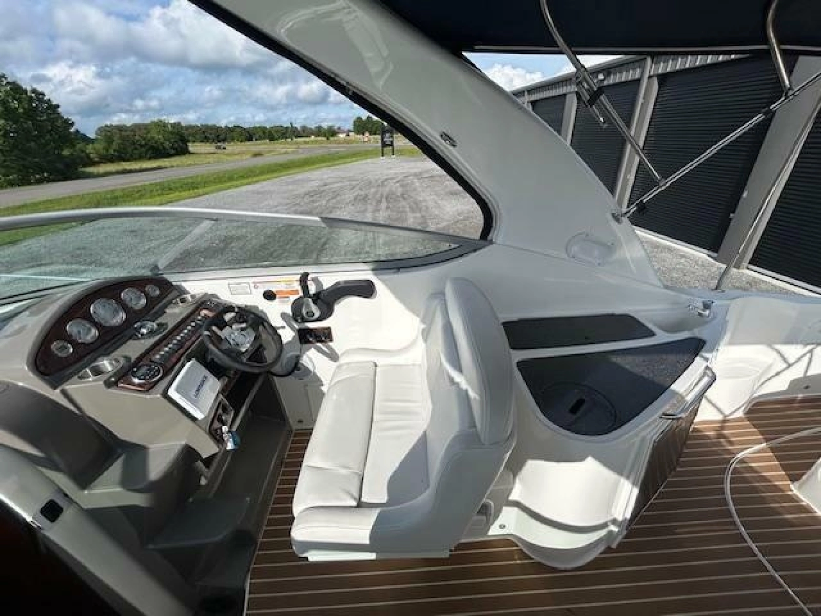 2013 Rinker 290 Express Cruiser