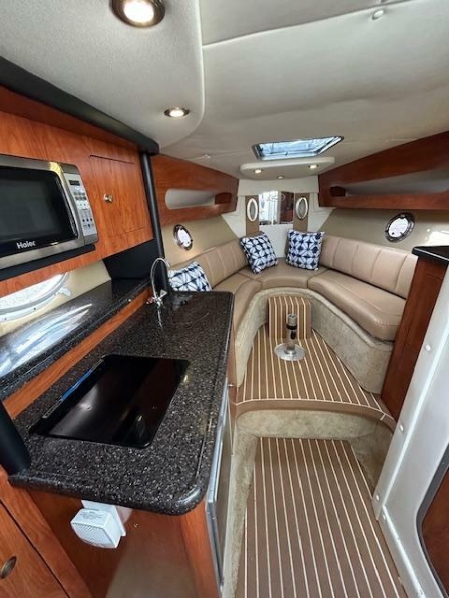 2013 Rinker 290 Express Cruiser