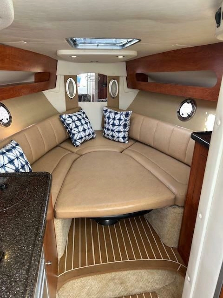 2013 Rinker 290 Express Cruiser