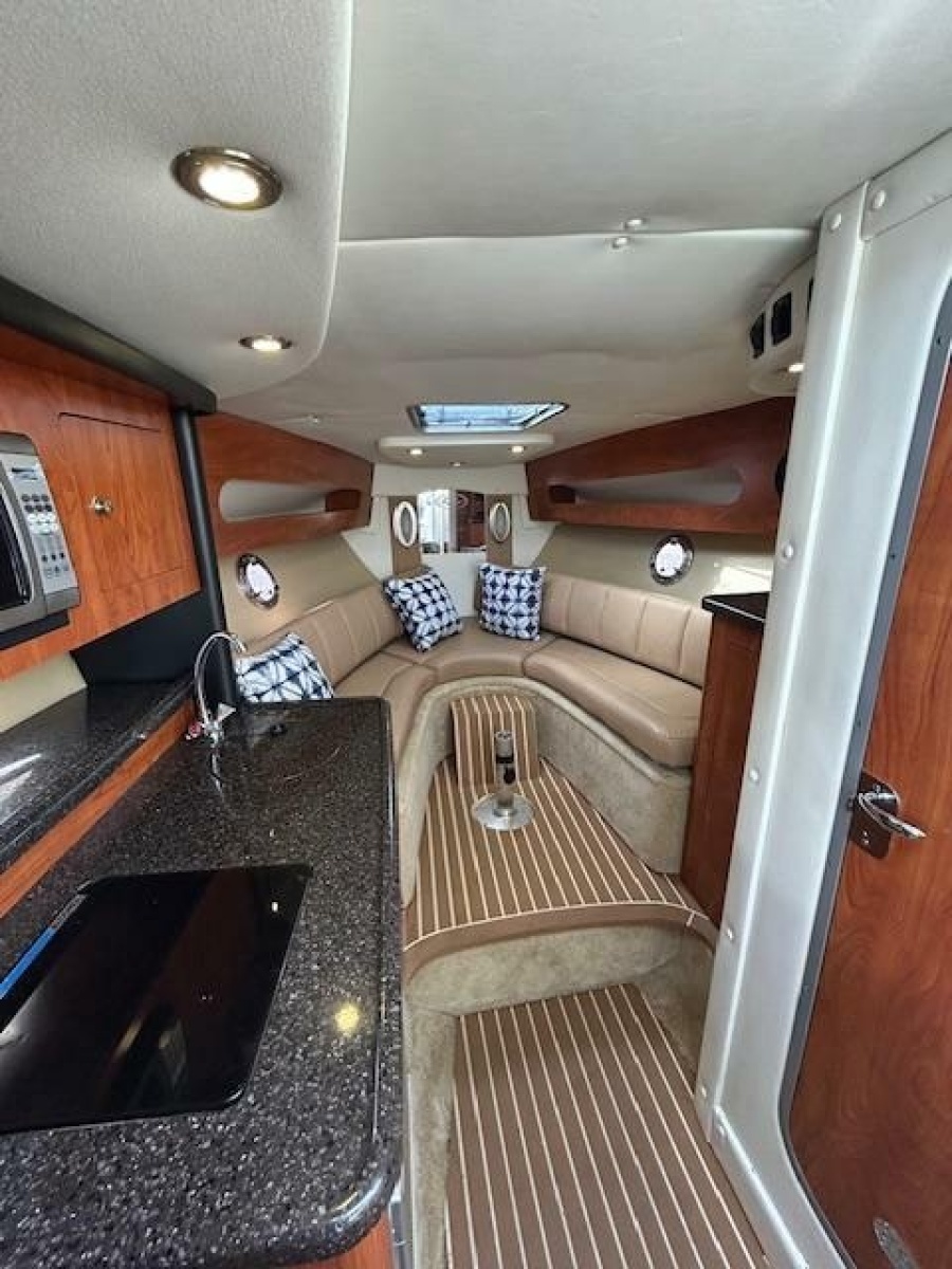 2013 Rinker 290 Express Cruiser