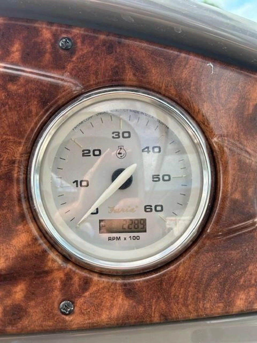 2013 Rinker 290 Express Cruiser