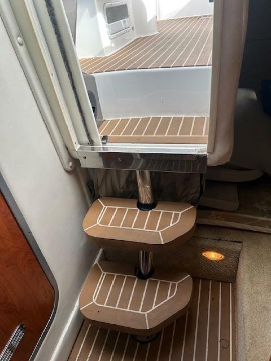 2013 Rinker 290 Express Cruiser