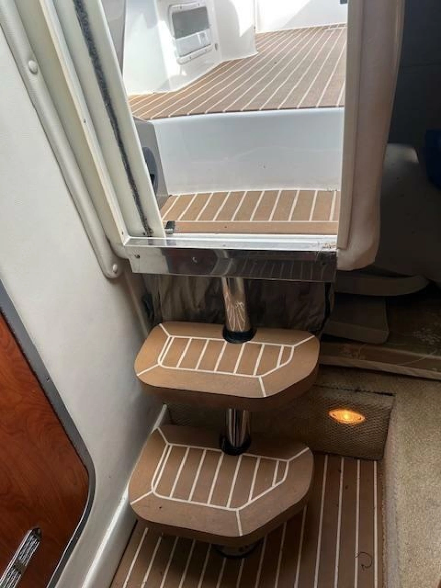 2013 Rinker 290 Express Cruiser