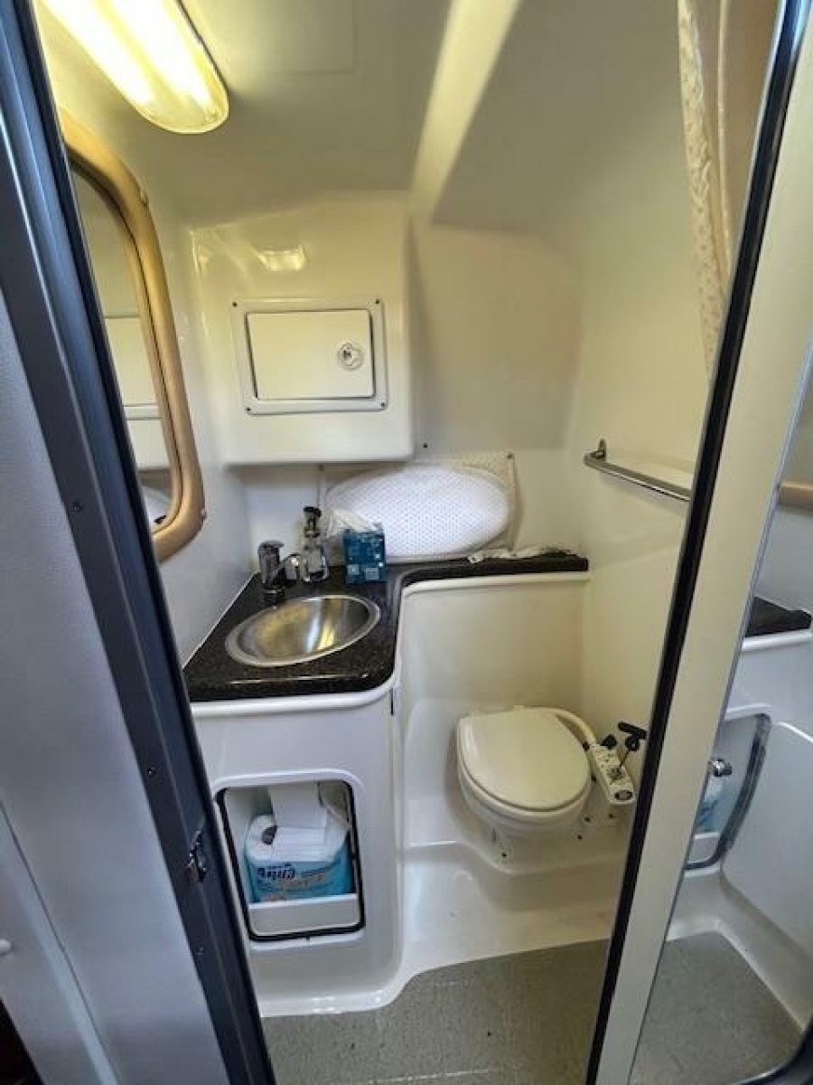 2013 Rinker 290 Express Cruiser