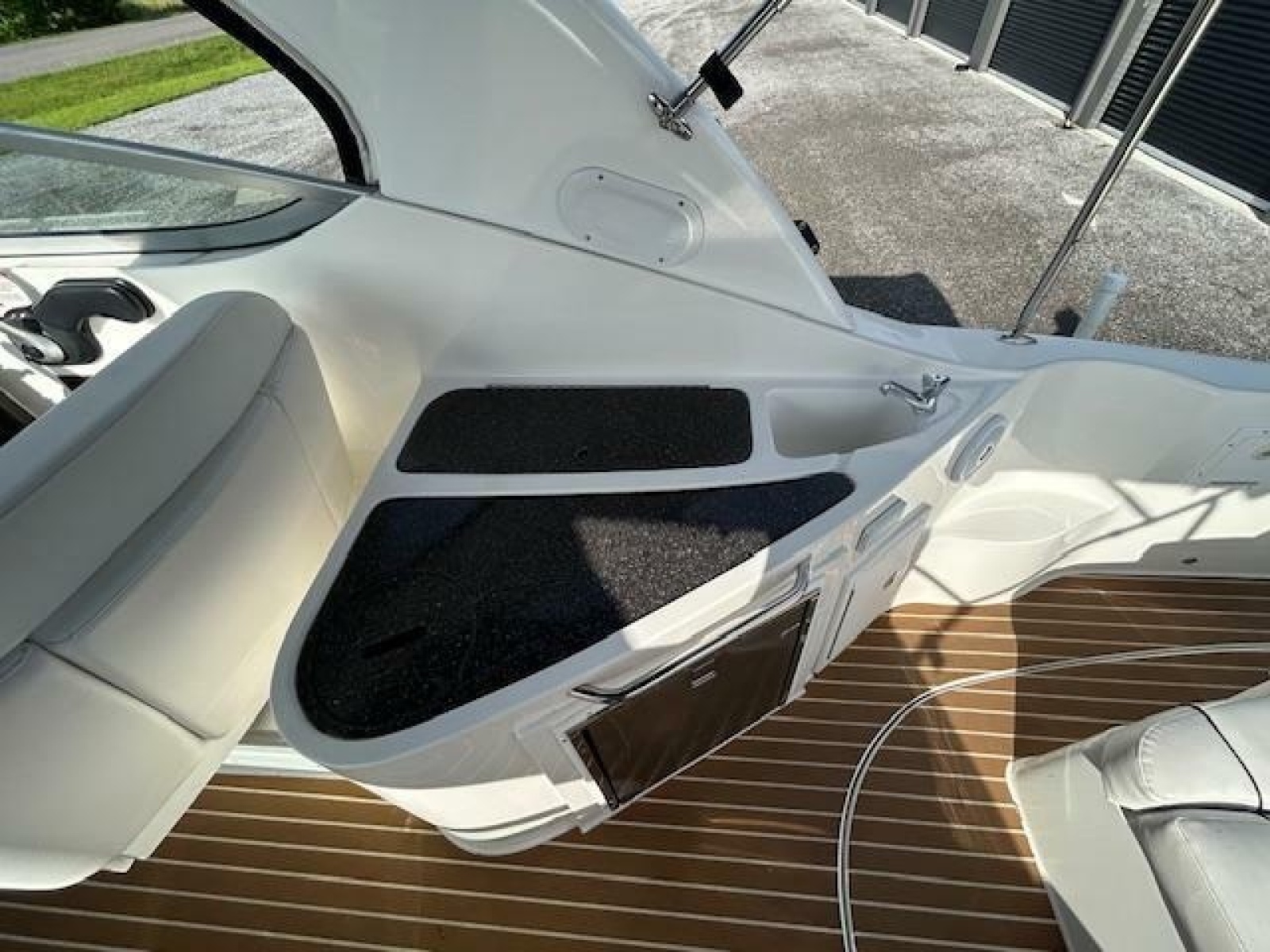 2013 Rinker 290 Express Cruiser