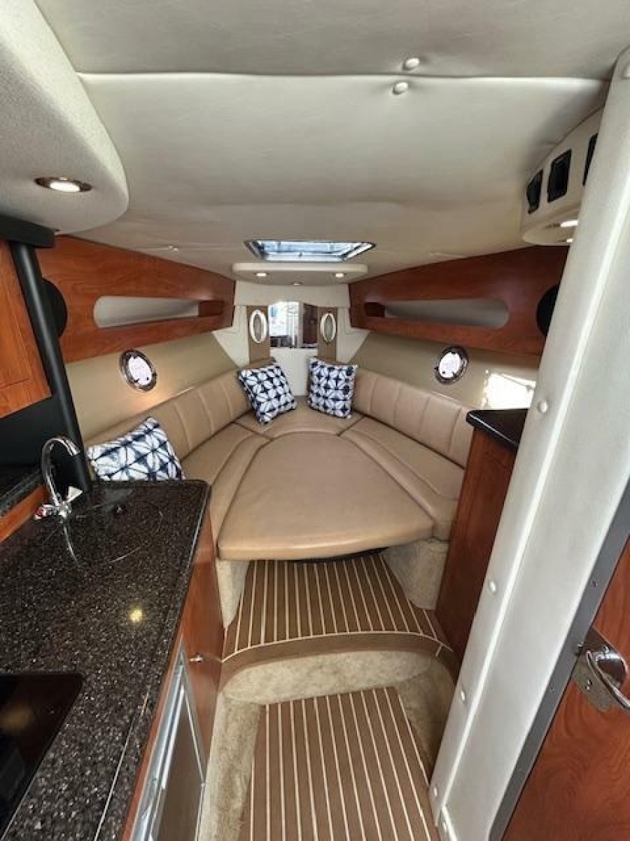 2013 Rinker 290 Express Cruiser